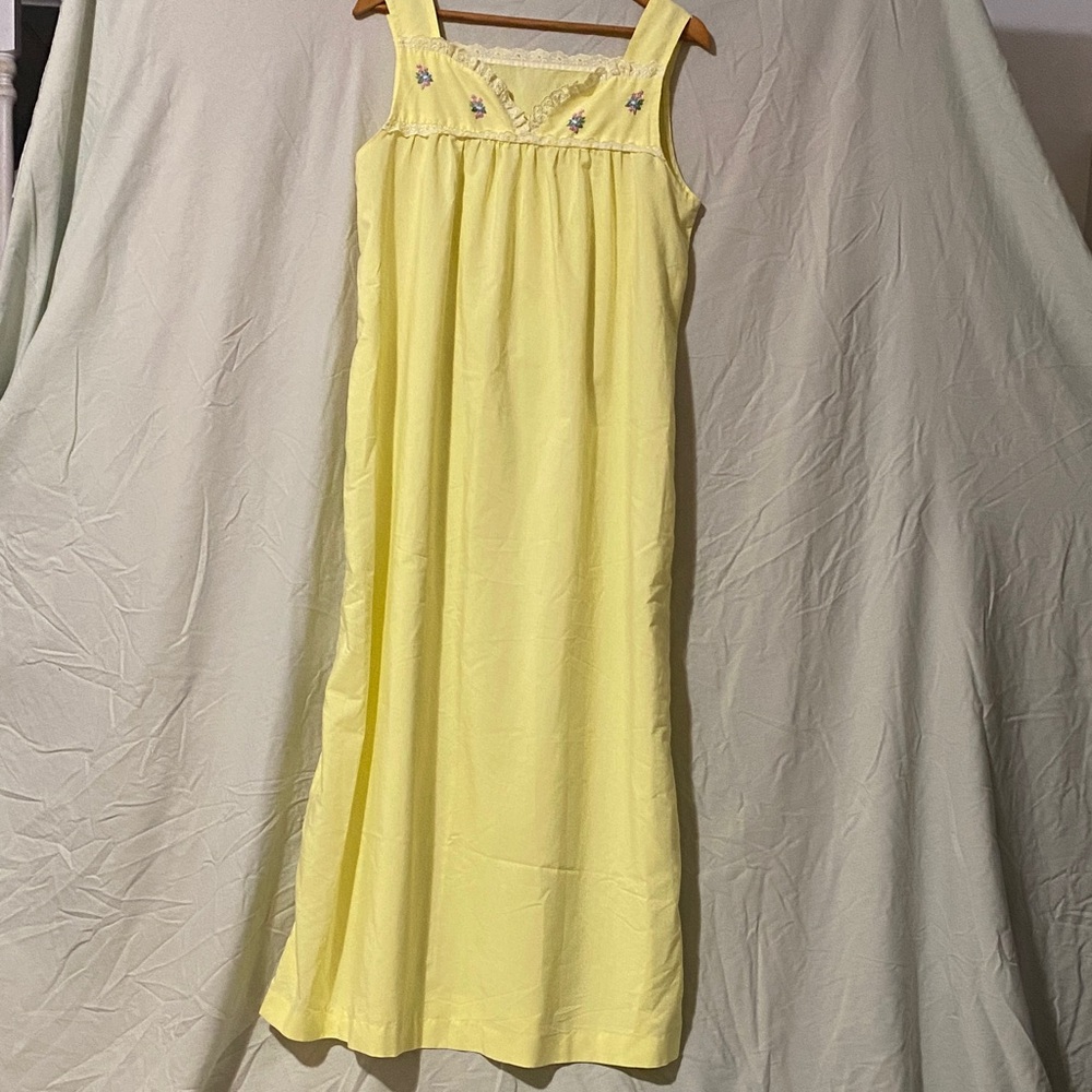 Vintage Yellow Sleeveless Embroidered  Nightgown